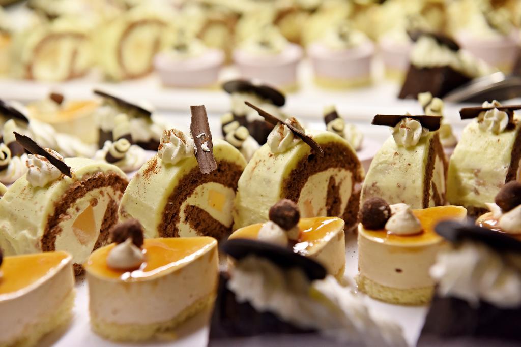 Ambassador Zlata Husa Prague Exterior photo Petit fours
