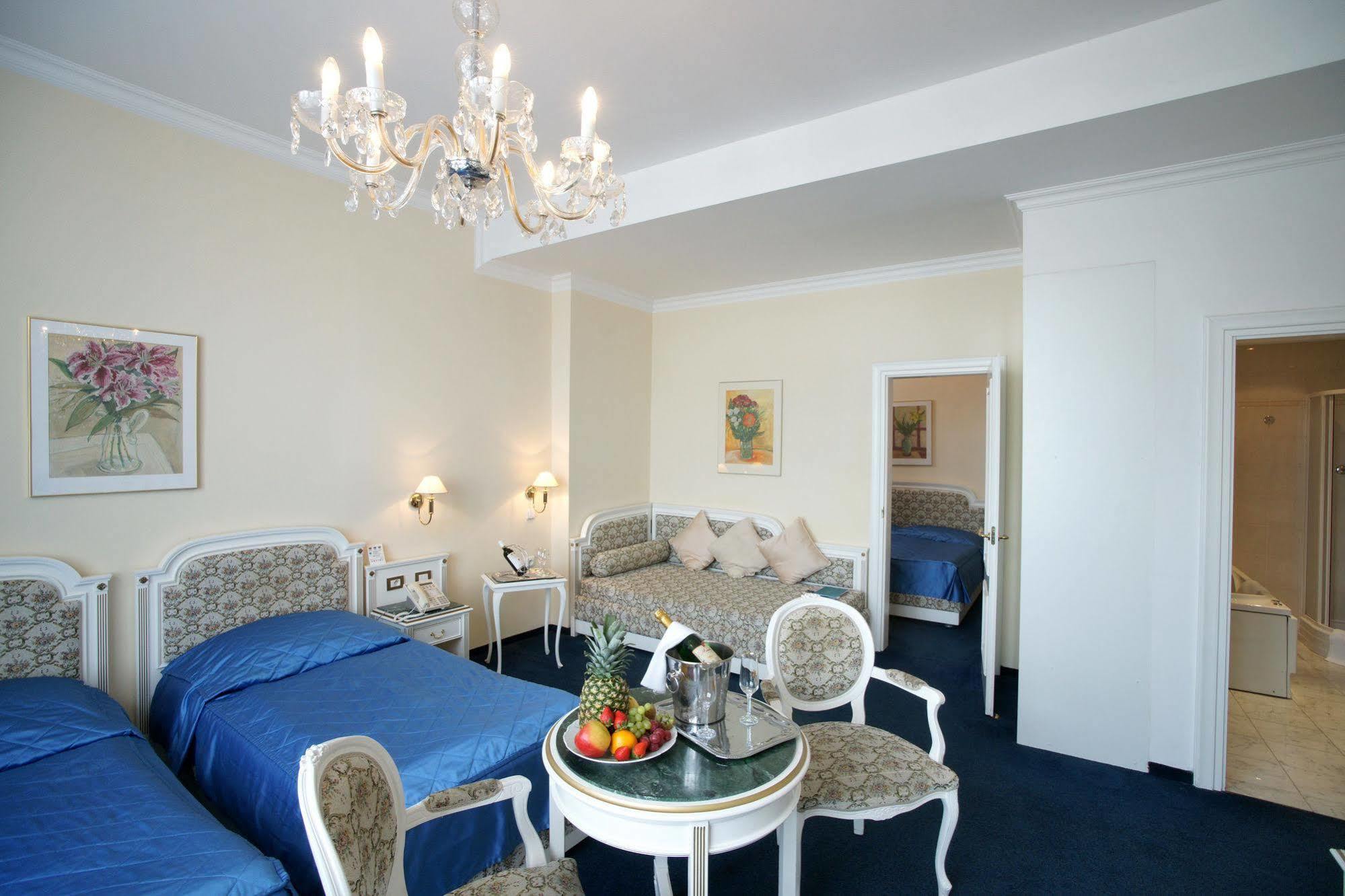 Ambassador Zlata Husa Prague Room photo A suite at the Grand Hotel